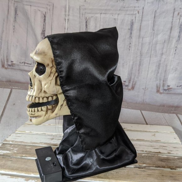 Jumping skull Halloween decor shocker prop head an - Picture 4 of 6